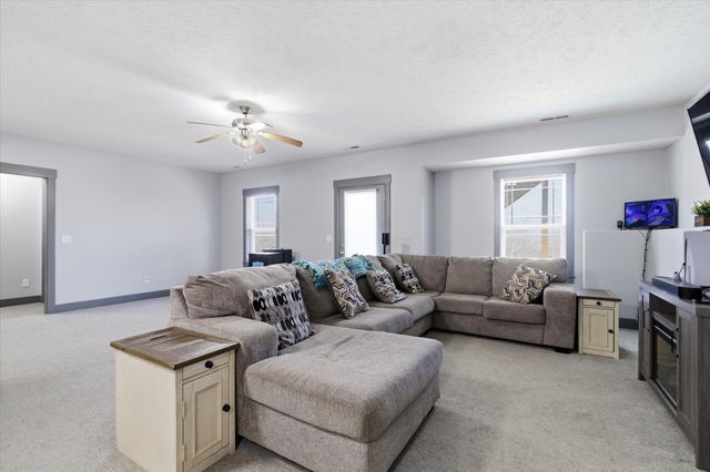 1930 N Seabrook Drive, Nixa, MO 65714