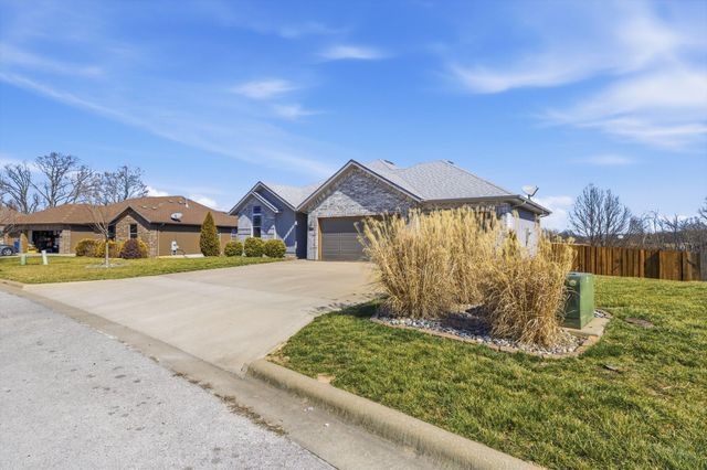 1930 N Seabrook Drive, Nixa, MO 65714
