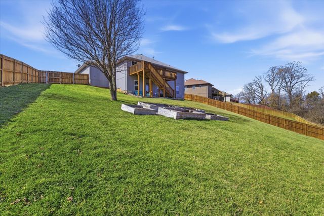 1930 N Seabrook Drive, Nixa, MO 65714