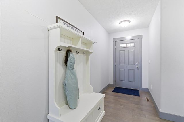 1930 N Seabrook Drive, Nixa, MO 65714