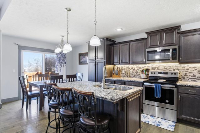 1930 N Seabrook Drive, Nixa, MO 65714