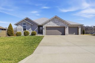 1930 N Seabrook Drive, Nixa, MO 65714