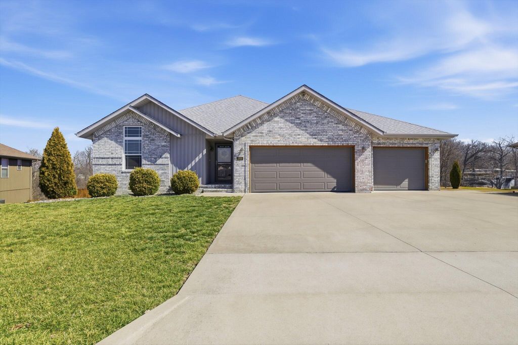 1930 N Seabrook Drive, Nixa, MO 65714