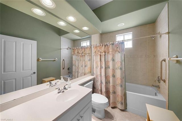 8641 Piazza Del Lago CIR 201, Estero, FL 33928
