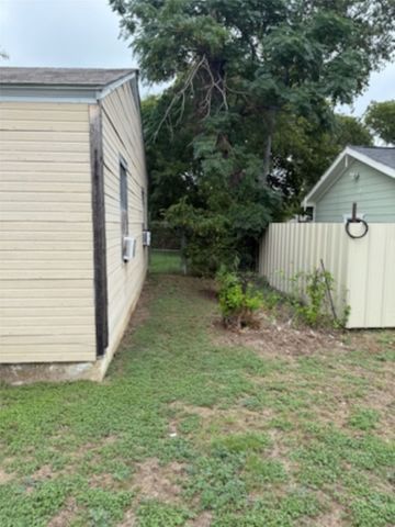 3233 Evans Avenue, Fort Worth, TX 76110