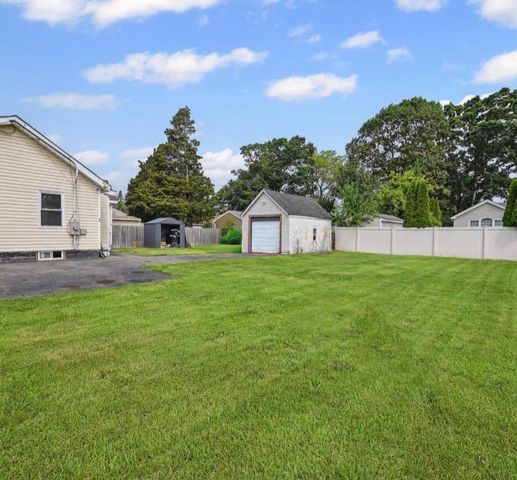 5 Inca Drive, Bay Shore, NY 11706