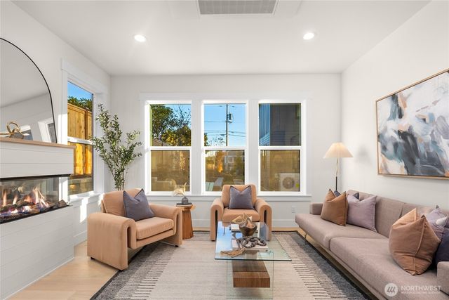 636 11th Avenue, Kirkland, WA 98033