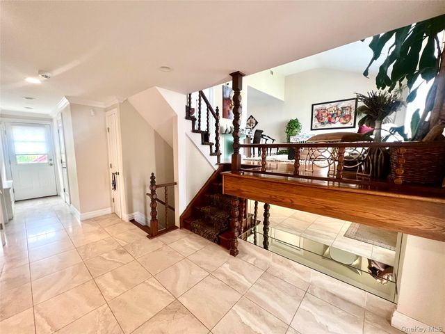 912 Whitehall Drive, North Woodmere, NY 11581