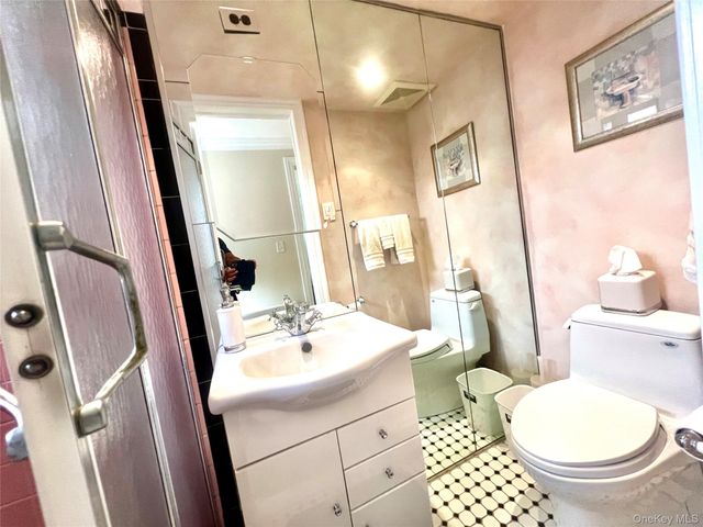 912 Whitehall Drive, North Woodmere, NY 11581