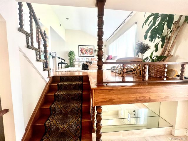 912 Whitehall Drive, North Woodmere, NY 11581