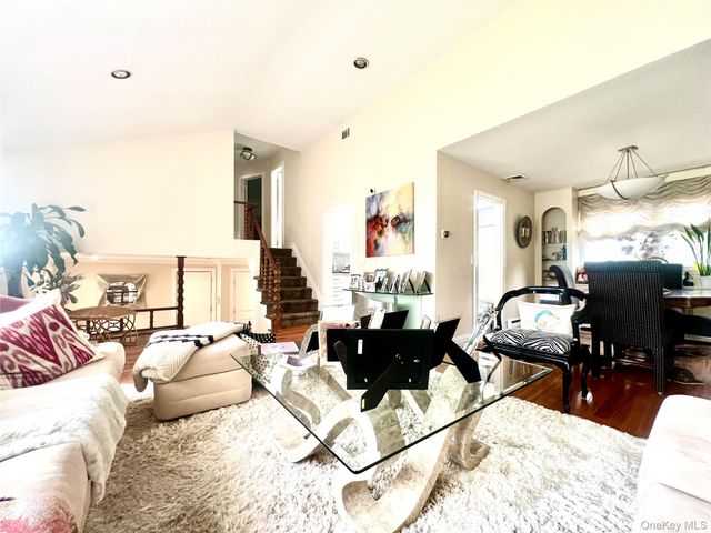 912 Whitehall Drive, North Woodmere, NY 11581