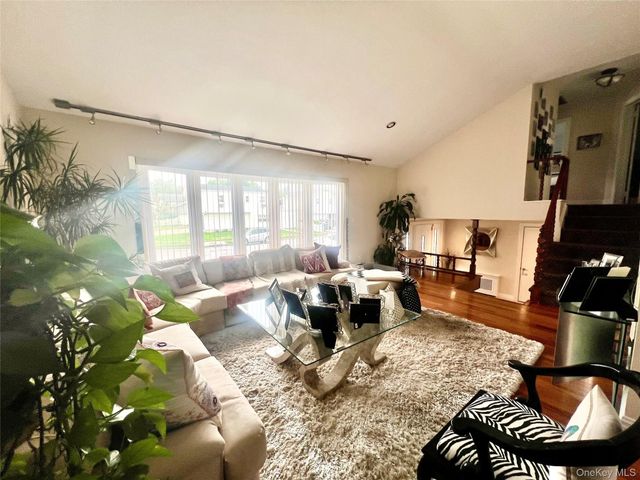 912 Whitehall Drive, North Woodmere, NY 11581