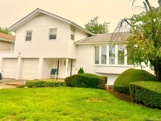912 Whitehall Drive, North Woodmere, NY 11581