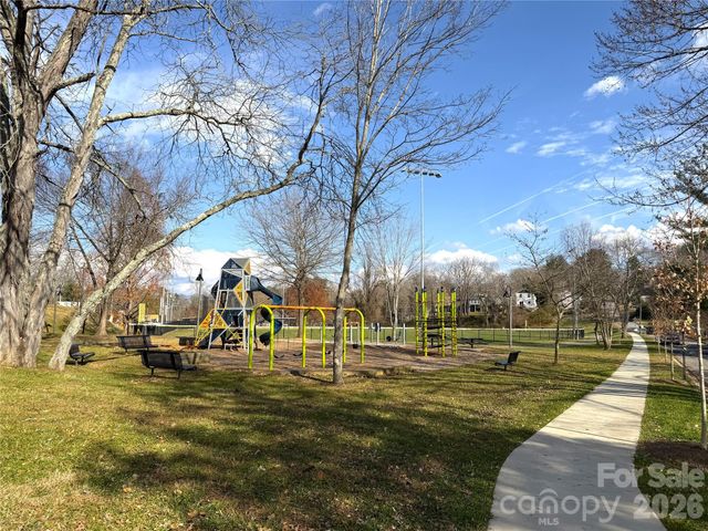 5 White Avenue, Asheville, NC 28803