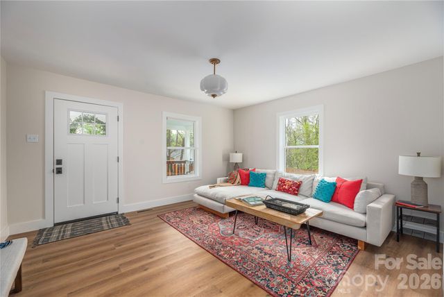 5 White Avenue, Asheville, NC 28803