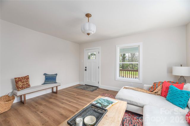 5 White Avenue, Asheville, NC 28803