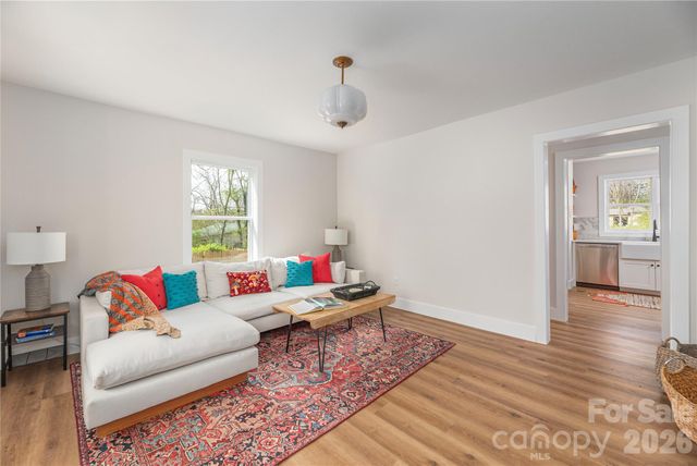 5 White Avenue, Asheville, NC 28803