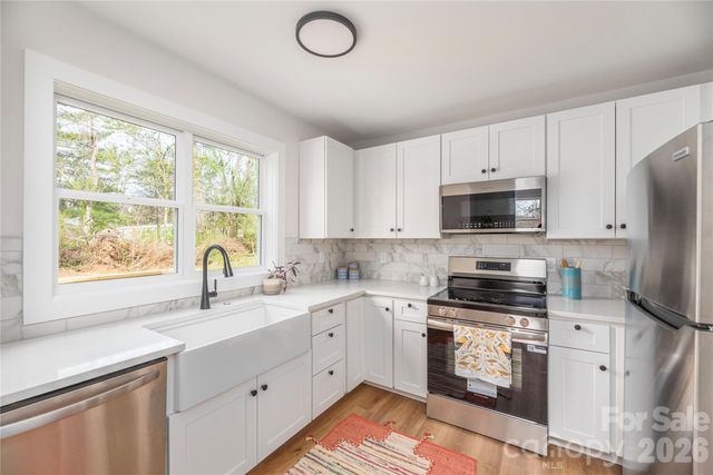 5 White Avenue, Asheville, NC 28803