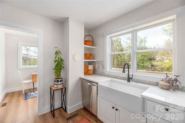5 White Avenue, Asheville, NC 28803