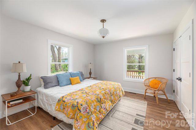 5 White Avenue, Asheville, NC 28803