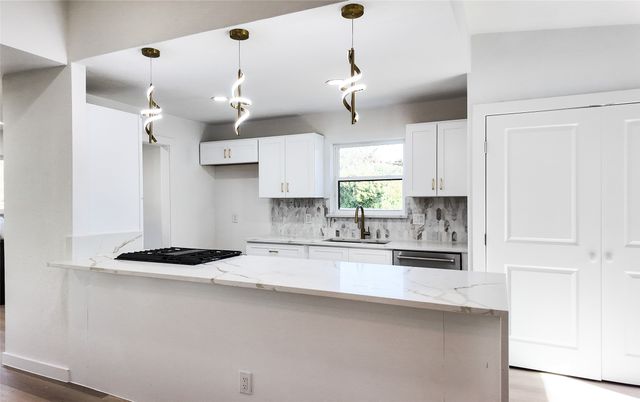 6858 Freemont Street, Dallas, TX 75231