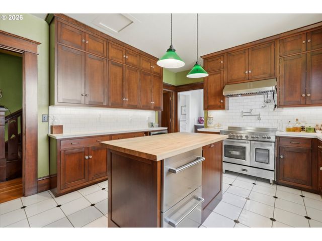 1811 21ST Ave, Forest Grove, OR 97116