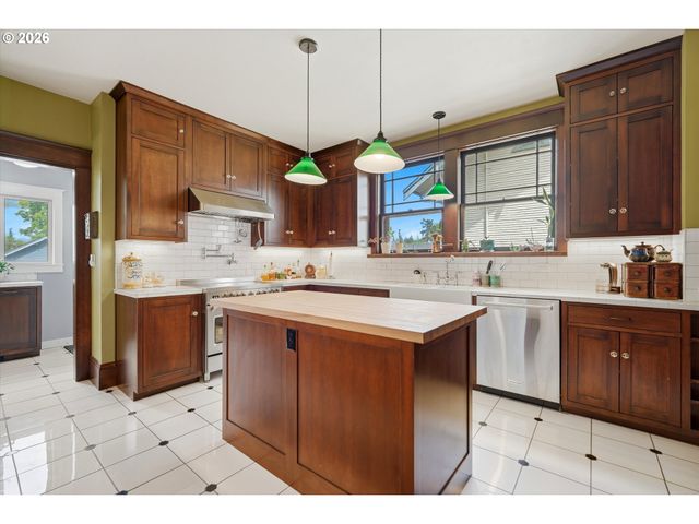1811 21ST Ave, Forest Grove, OR 97116