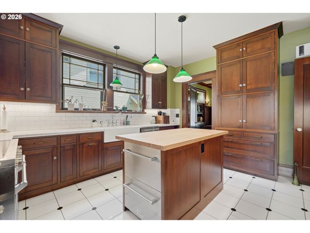 1811 21ST Ave, Forest Grove, OR 97116