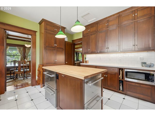 1811 21ST Ave, Forest Grove, OR 97116