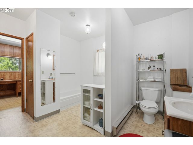 1811 21ST Ave, Forest Grove, OR 97116