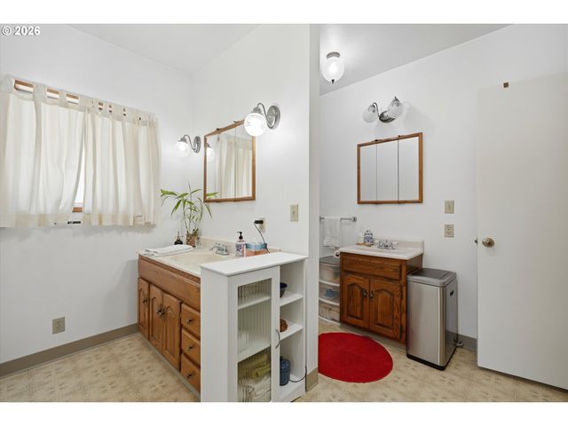 1811 21ST Ave, Forest Grove, OR 97116