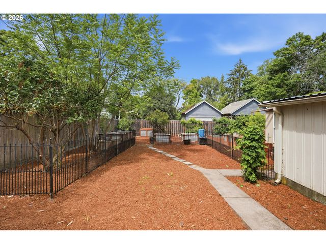 1811 21ST Ave, Forest Grove, OR 97116
