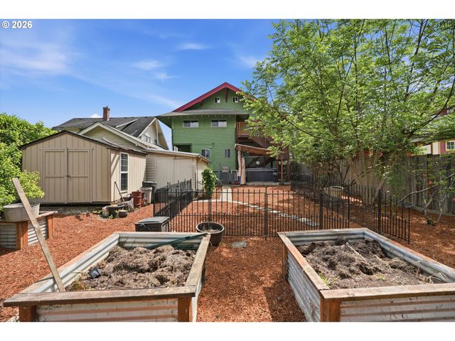 1811 21ST Ave, Forest Grove, OR 97116