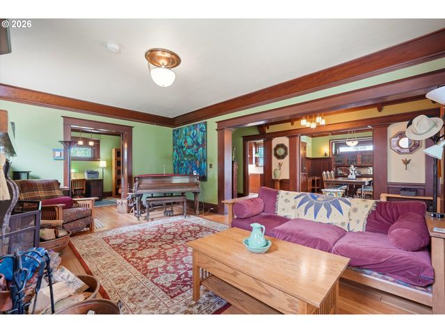 1811 21ST Ave, Forest Grove, OR 97116