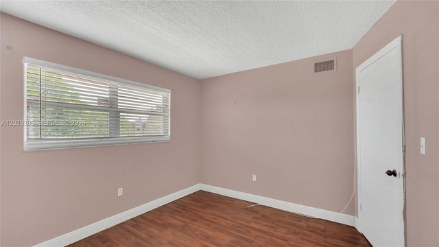 2811 N Pine Island Rd 302, Sunrise, FL 33322