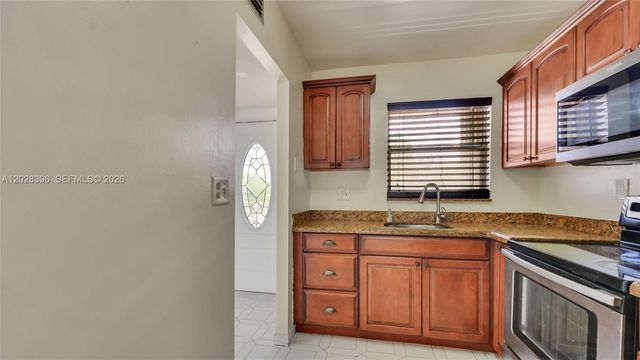 2811 N Pine Island Rd 302, Sunrise, FL 33322
