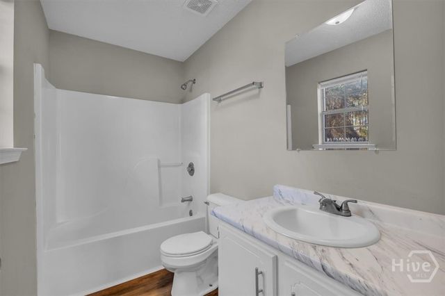 166 W Kenny Drive, Hinesville, GA 31313