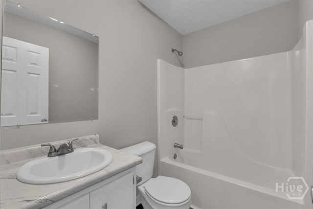 166 W Kenny Drive, Hinesville, GA 31313