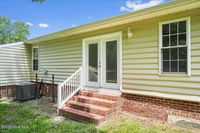 204 Wanda Drive, Pikeville, NC 27863