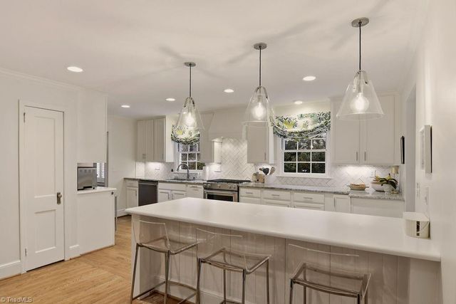 925 Oaklawn Avenue, Winston-salem, NC 27104