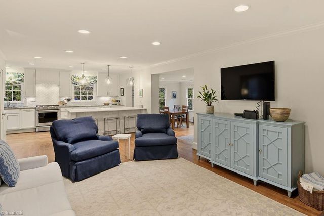 925 Oaklawn Avenue, Winston-salem, NC 27104