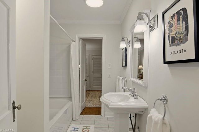 925 Oaklawn Avenue, Winston-salem, NC 27104