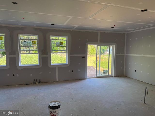 10918 CLINTON AVE, Hagerstown, MD 21740