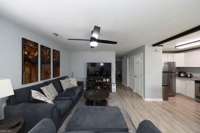 3325 Clover Meadows DR, Chesapeake, VA 23321