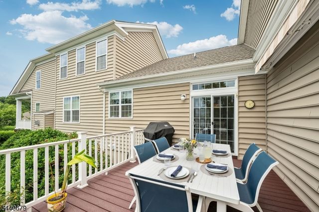 105 Van Cleef Dr, Readington Twp., NJ 08889
