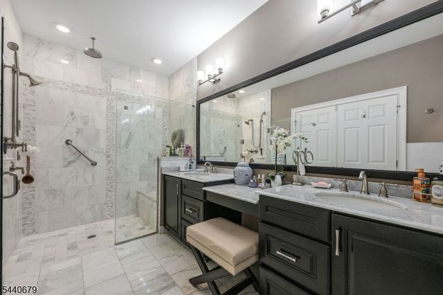 105 Van Cleef Dr, Readington Twp., NJ 08889