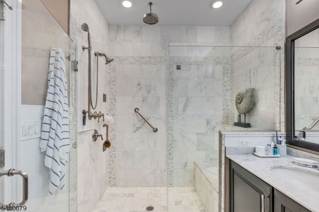 105 Van Cleef Dr, Readington Twp., NJ 08889