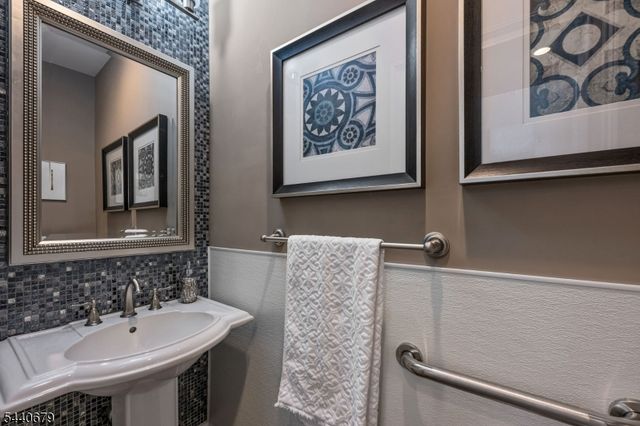 105 Van Cleef Dr, Readington Twp., NJ 08889