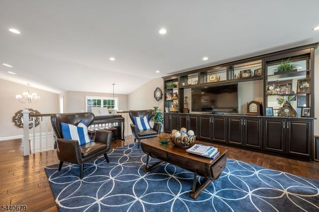 105 Van Cleef Dr, Readington Twp., NJ 08889