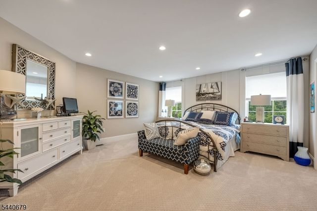105 Van Cleef Dr, Readington Twp., NJ 08889